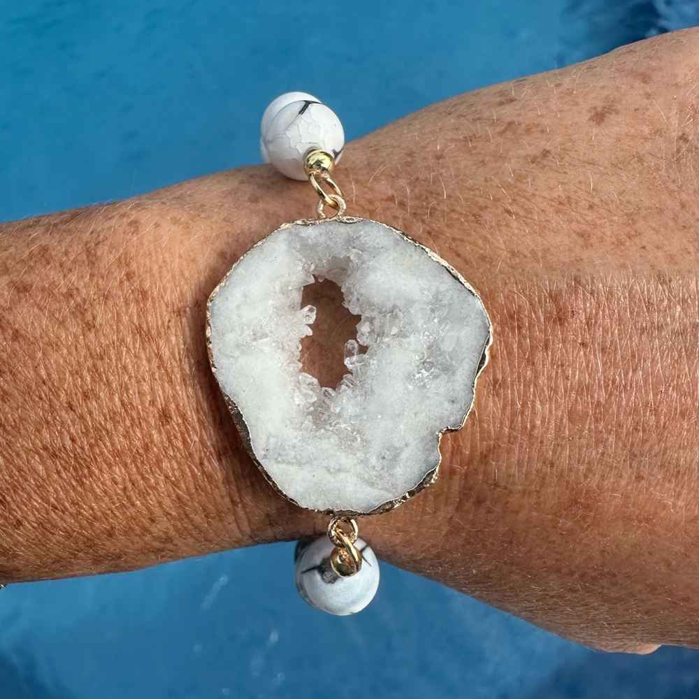 🤩New Gold and White Geode Bracelet